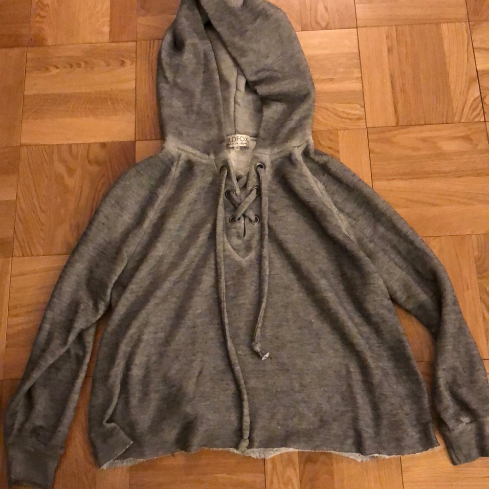 Wild fox grey sweater with hood